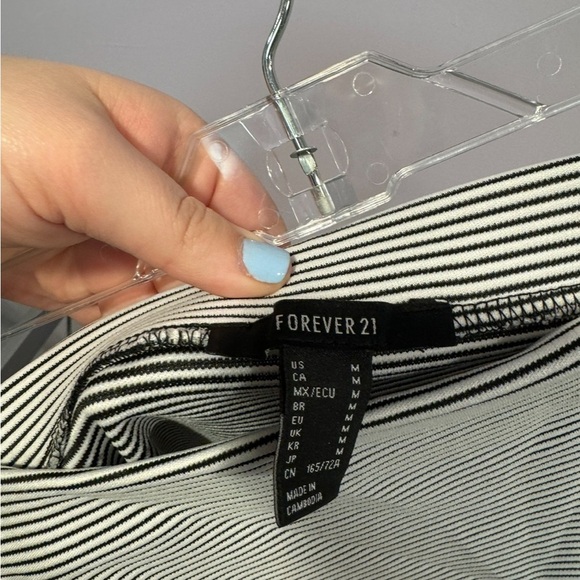 Black and white stripe forever 21 mini skirt - Picture 2 of 3